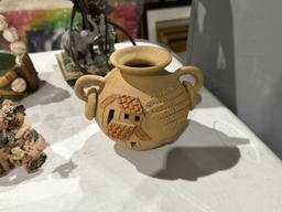 LOT CONSISTING OF ASSORTED HOME DÉCOR