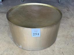 METAL ROUND COFFEE TABLE