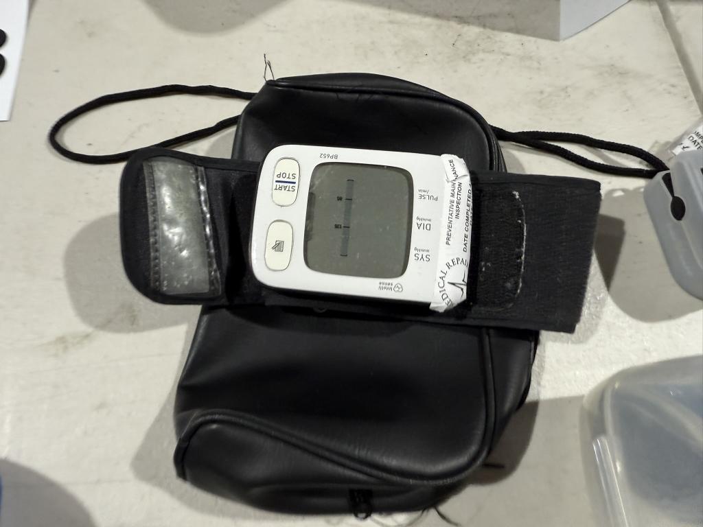 LOT CONSISTING OF BLOOD PRESSURE MACHINES