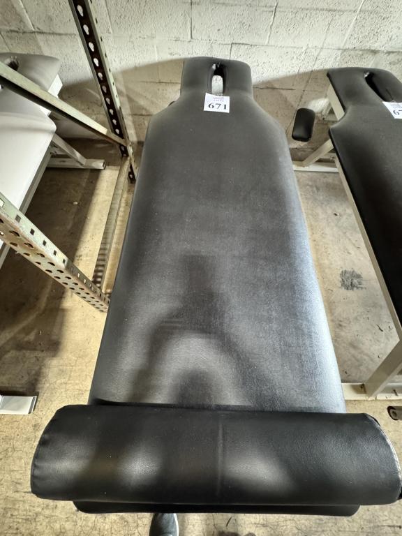 6' MASSAGE TABLE