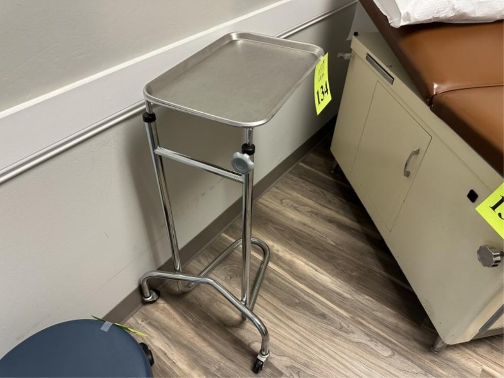 MOBILE STAINLESS STEEL INSTRUMENT STAND