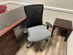 CONTENTS OF OFFICE INCLUDING DOUBLE PEDESTAL DESK,