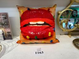 SELETTI TOILETPAPER MOUTH WITH PINS CUSHION