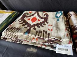 LOT CONSISTING OF ASSORTED TABLECLOTHS