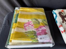 LOT CONSISTING OF ASSORTED TABLECLOTHS