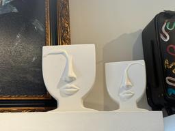 VASE WHITE CERAMIC FACE SET
