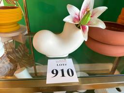 AREAWARE KIRBY VASE CURLY