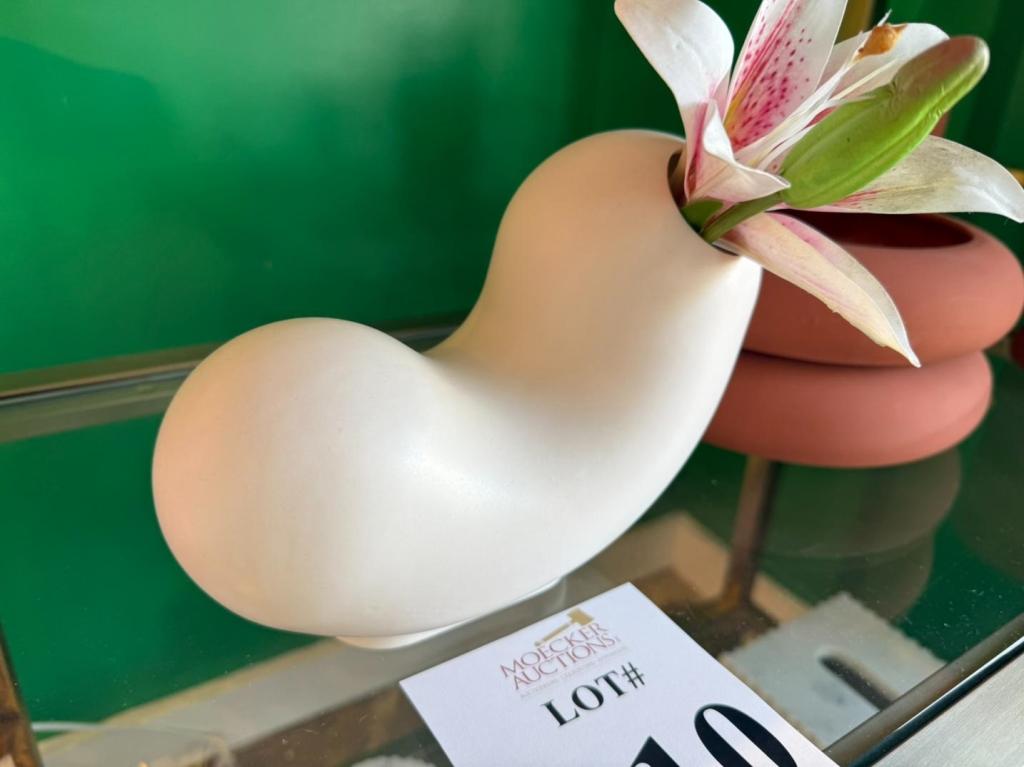 AREAWARE KIRBY VASE CURLY