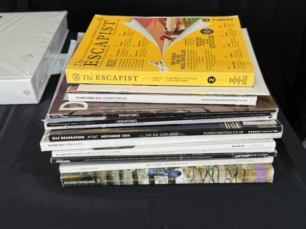 LOT CONSISTING OF ASSORTED MAGAZINES AND BOOK