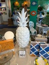 RESIN PINEAPPLE LARGE (WHITE)
