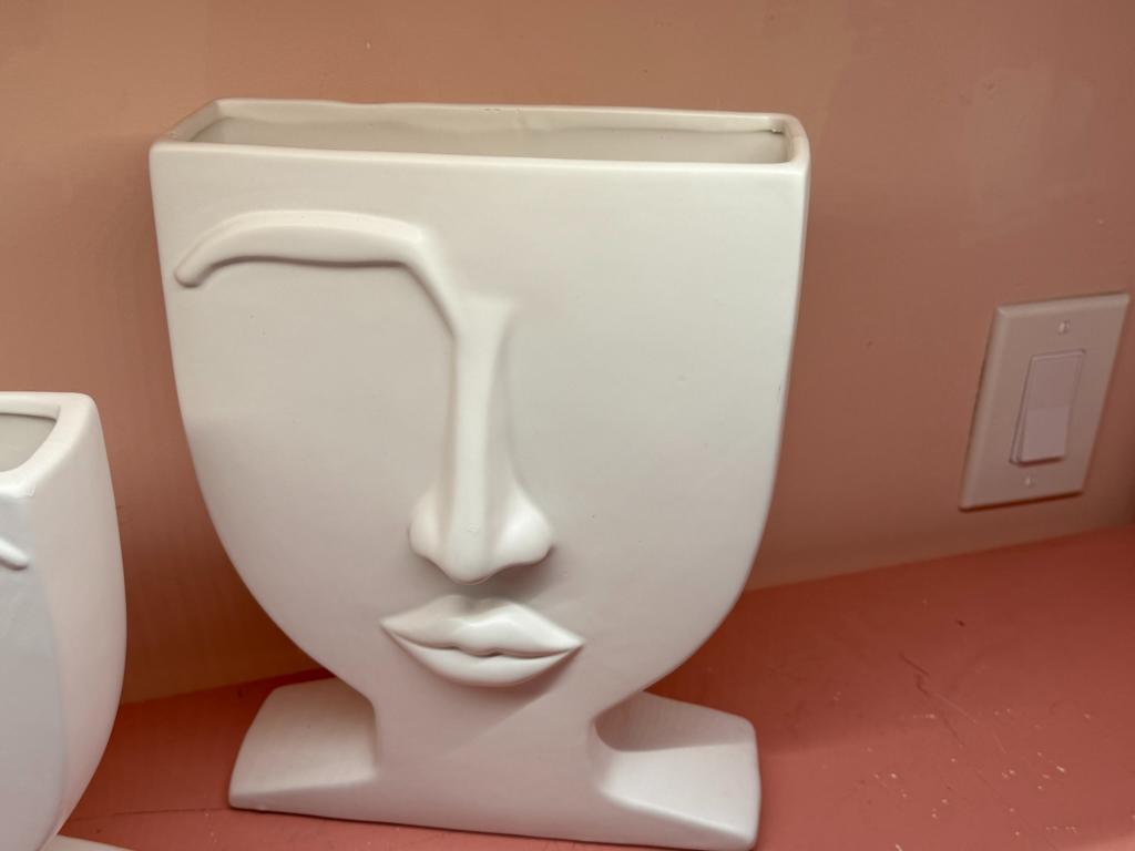 VASE WHITE CERAMIC FACE SET