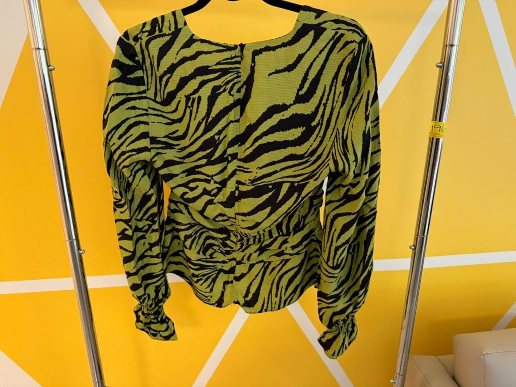 EXQUISE GREEN ZEBRA BLOUSE SIZE M