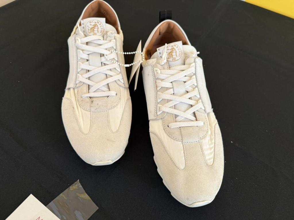 ESSEUTESSE WHITE SUEDE FLEX SNEAKERS SIZE 11