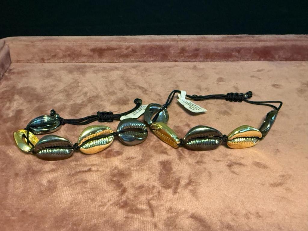 TOHUM PUKA GOLD PLATED AND BLACK SHELL BRACELETS