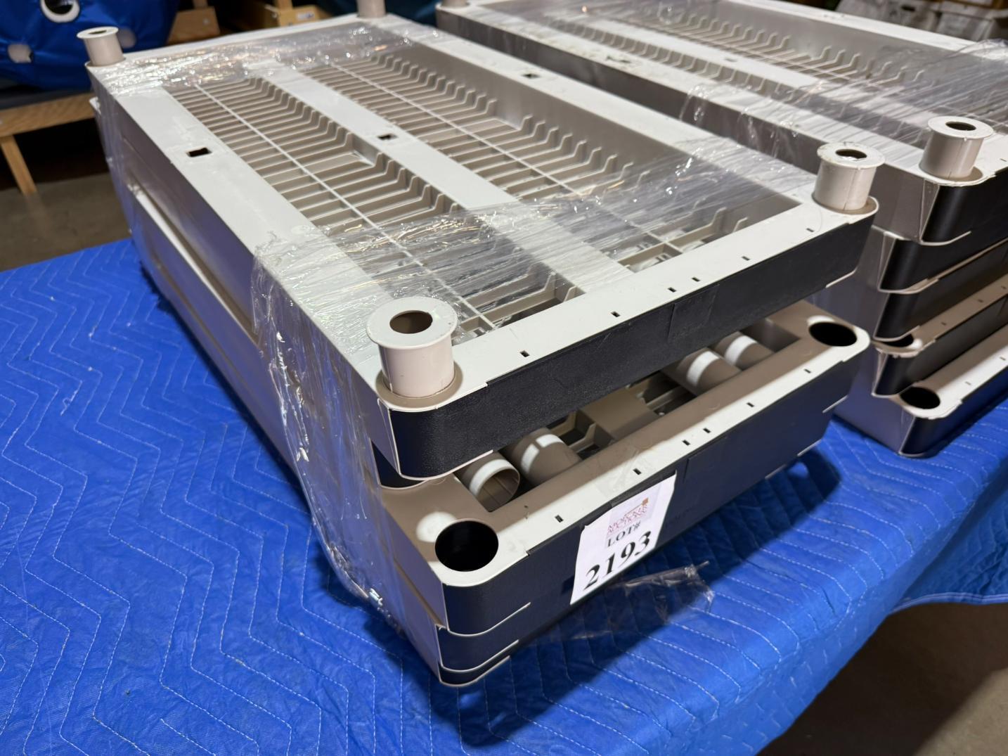 LOT CONSISTING OF VENTILATED SHELVING UNITS