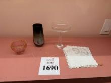 LOT CONSISTING OF ASSORTED ITEMS
