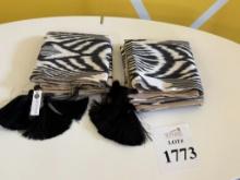 IKAT RUNNERS (BLACK/WHITE)