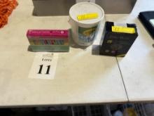 LOT CONSISTING OF ASSORTED ITEMS