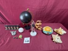 LOT CONSISTING OF ASSORTED HOME DÉCOR