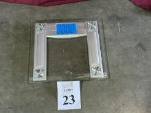 GLASS SCALE 400 LBS. CAPACITY