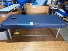 MASSAGE TABLE
