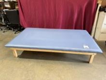 CLINTON INDUSTRIES PLATFORM THERAPY TABLE