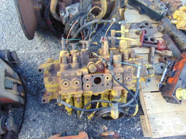 Assortment of parts for Kobelco SK300LC Mark IV and Kobelco SK220LC Mark IV