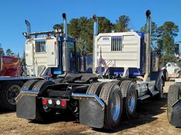 2015 KENWORTH W900L ISX Cummins 10sp Fuller 46k rear locker rear ends 24.5