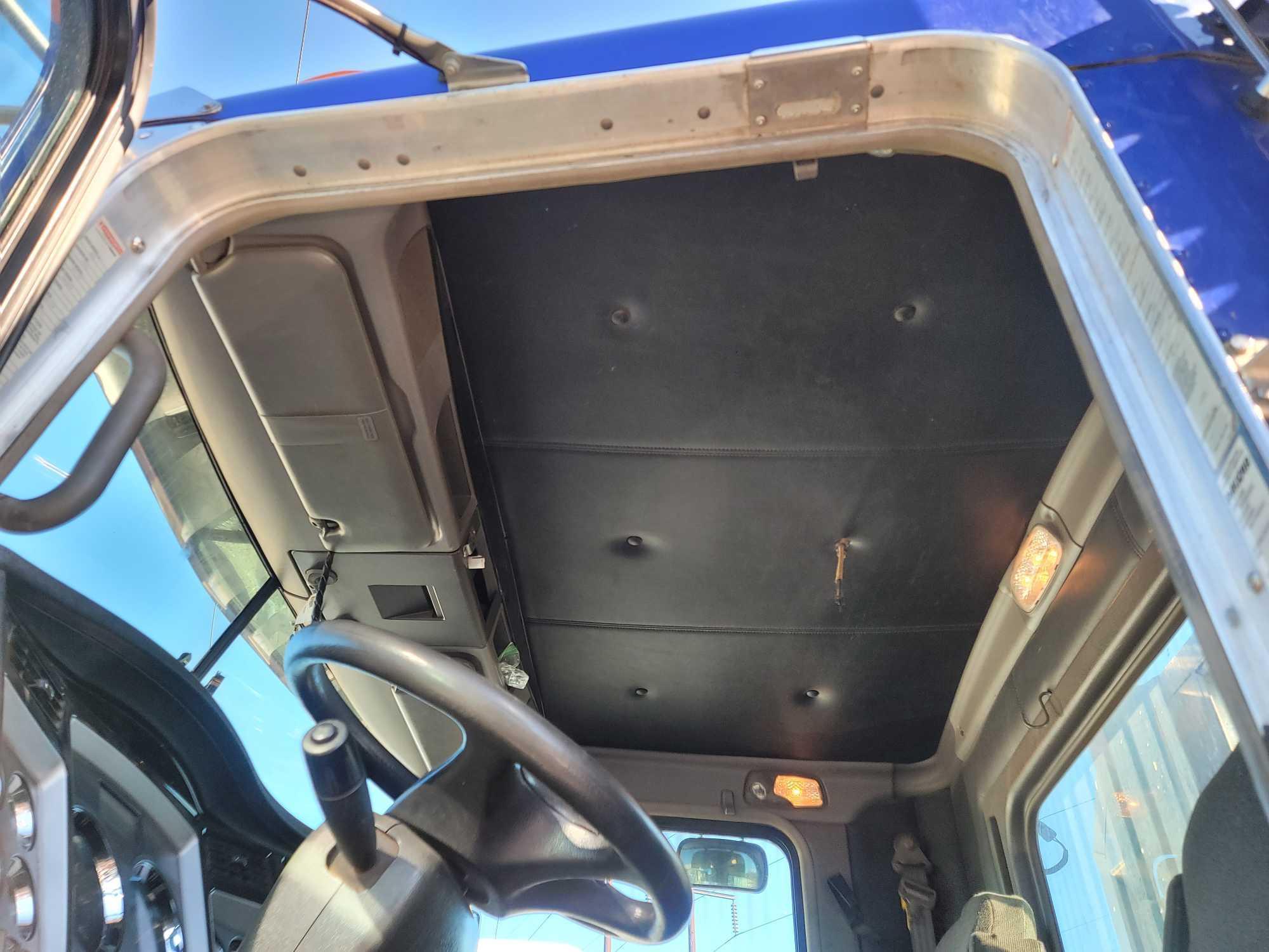 2015 KENWORTH W900L ISX Cummins 10sp Fuller 46k rear locker rear ends 24.5