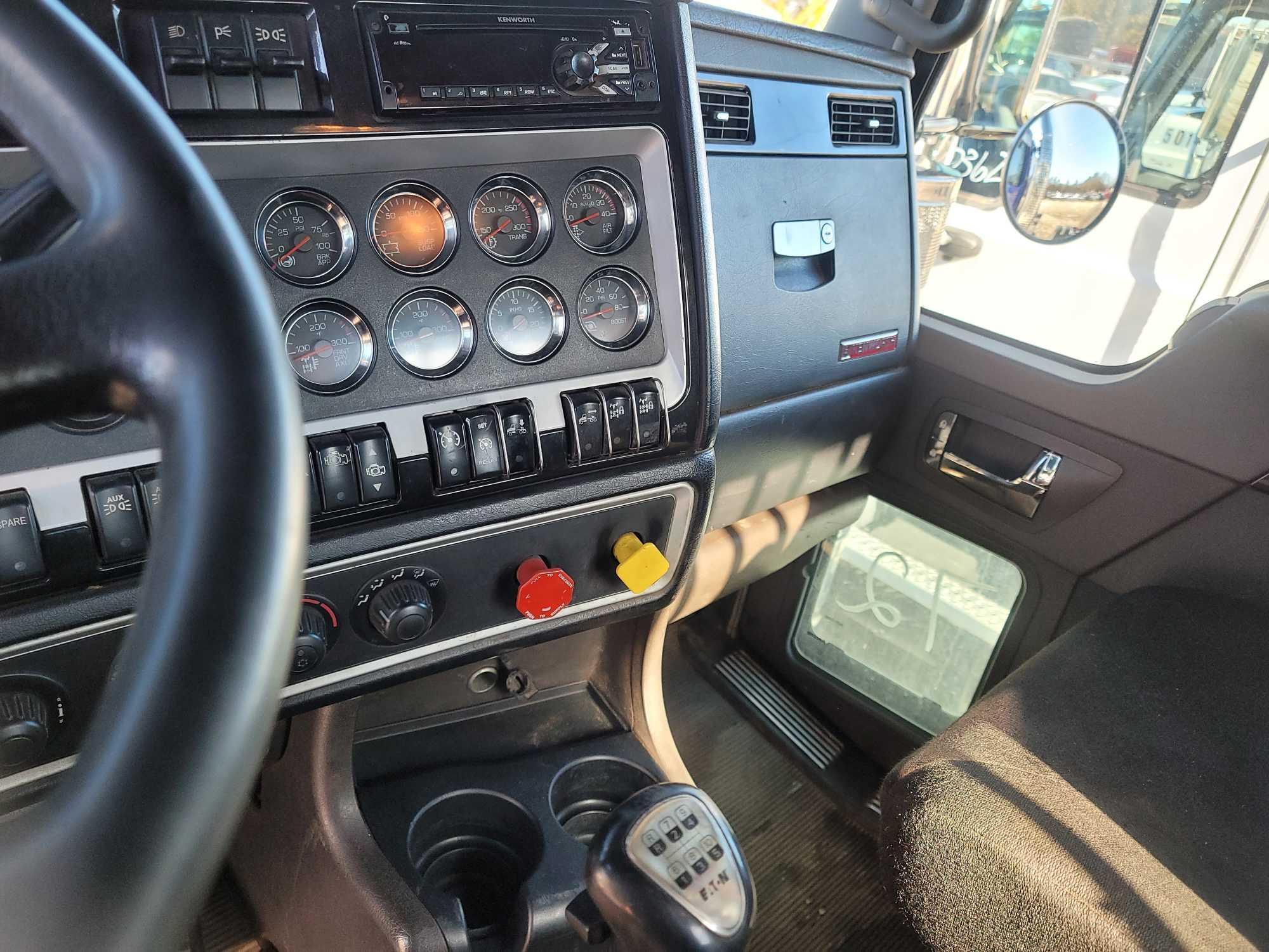 2015 KENWORTH W900L ISX Cummins 10sp Fuller 46k rear locker rear ends 24.5