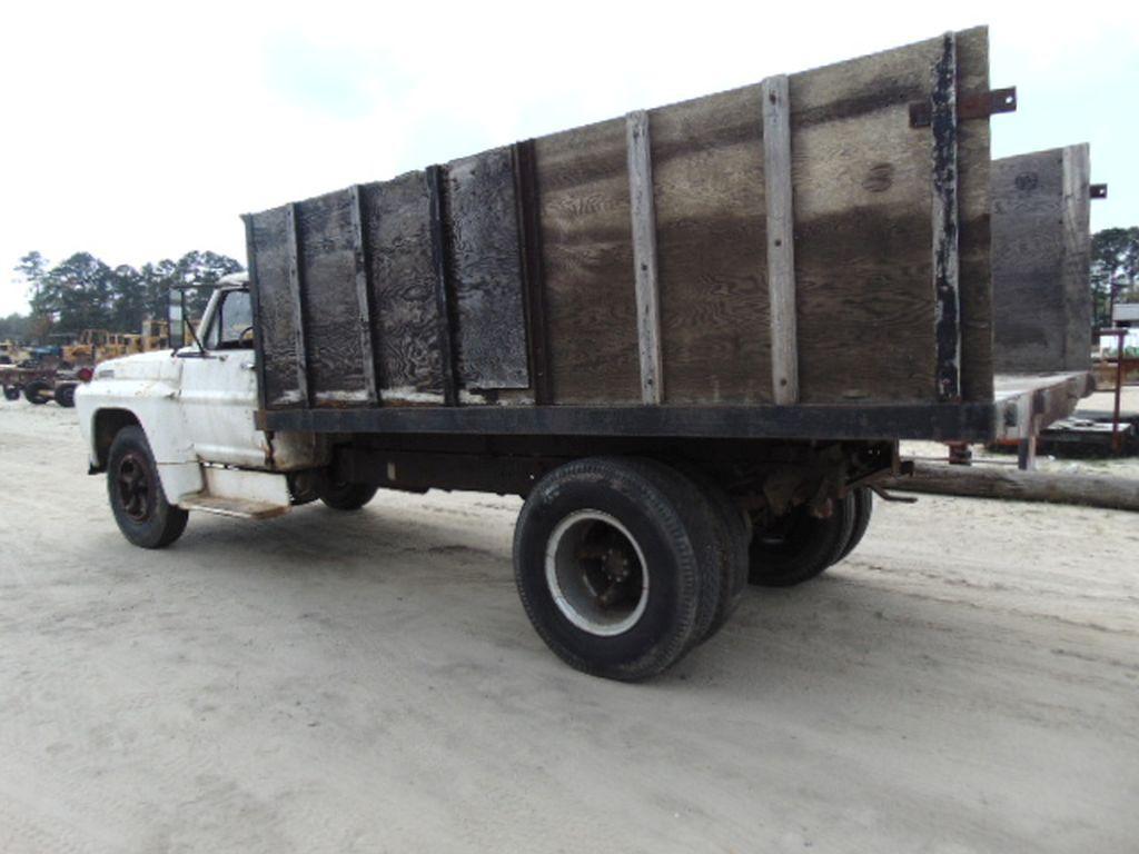 VIN:F61CEA98291 Ford F600 single axle dump grain truck, gas engine, 4 w/high & low speed