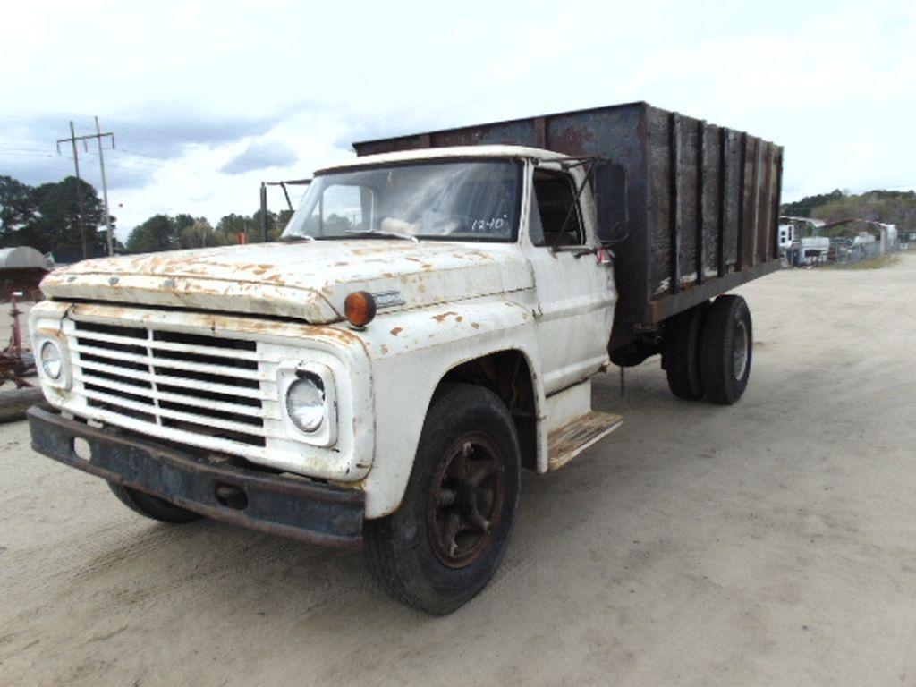 VIN:F61CEA98291 Ford F600 single axle dump grain truck, gas engine, 4 w/high & low speed