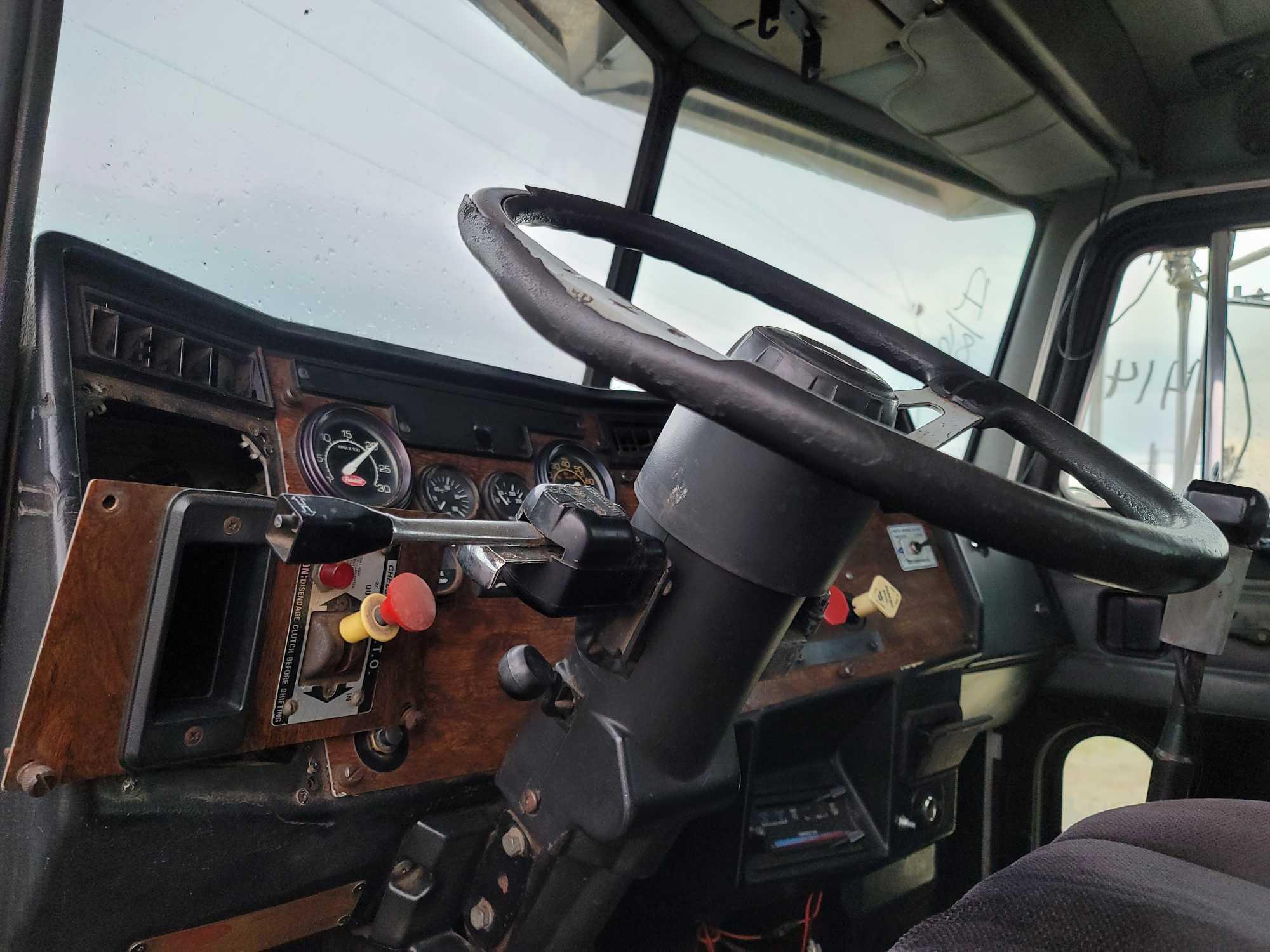 1994 PETERBILT 375 VIN:1XPBDE8X6R1350274 T/A Day Cab Road Tractor, wheel base 191'' CAT 3306, 10 spd