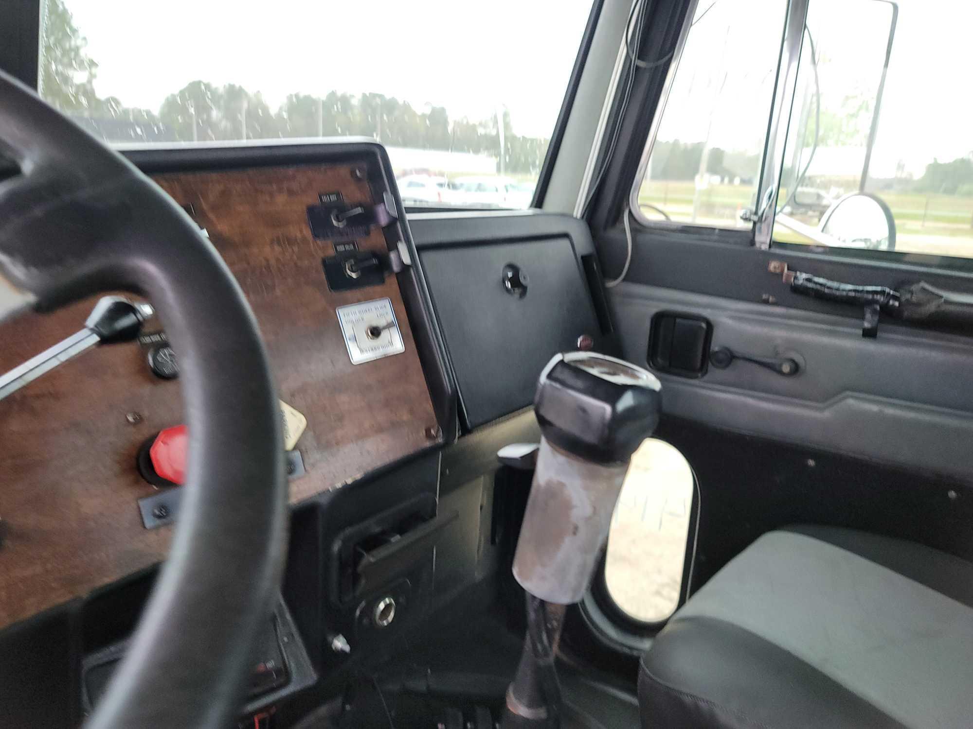 1994 PETERBILT 375 VIN:1XPBDE8X6R1350274 T/A Day Cab Road Tractor, wheel base 191'' CAT 3306, 10 spd