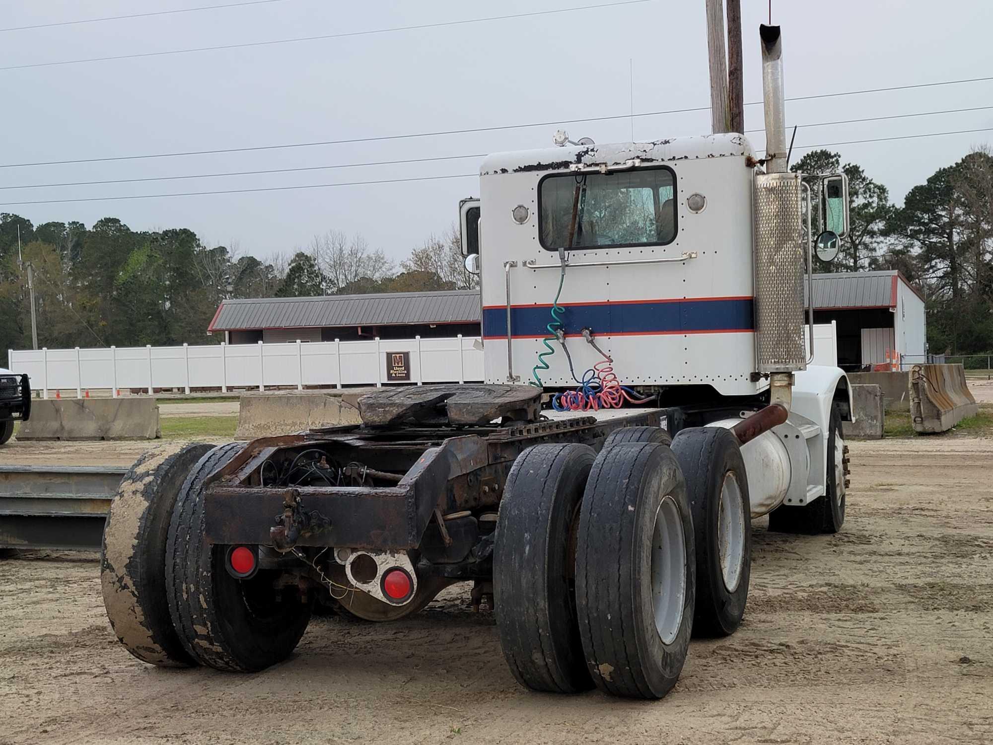1994 PETERBILT 375 VIN:1XPBDE8X6R1350274 T/A Day Cab Road Tractor, wheel base 191'' CAT 3306, 10 spd