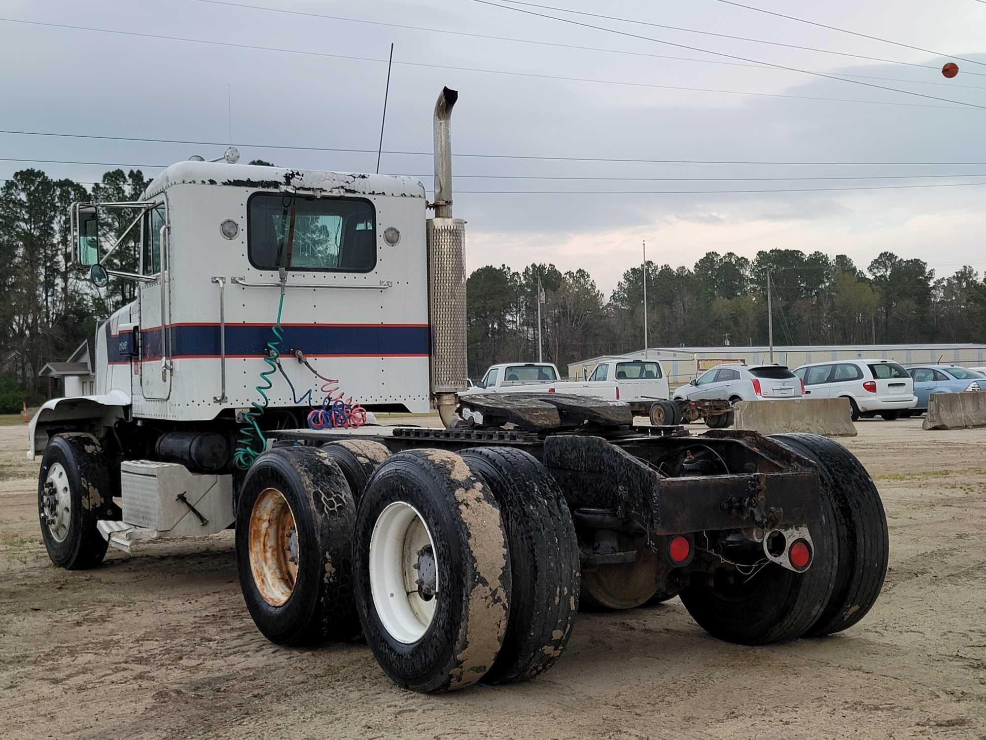 1994 PETERBILT 375 VIN:1XPBDE8X6R1350274 T/A Day Cab Road Tractor, wheel base 191'' CAT 3306, 10 spd