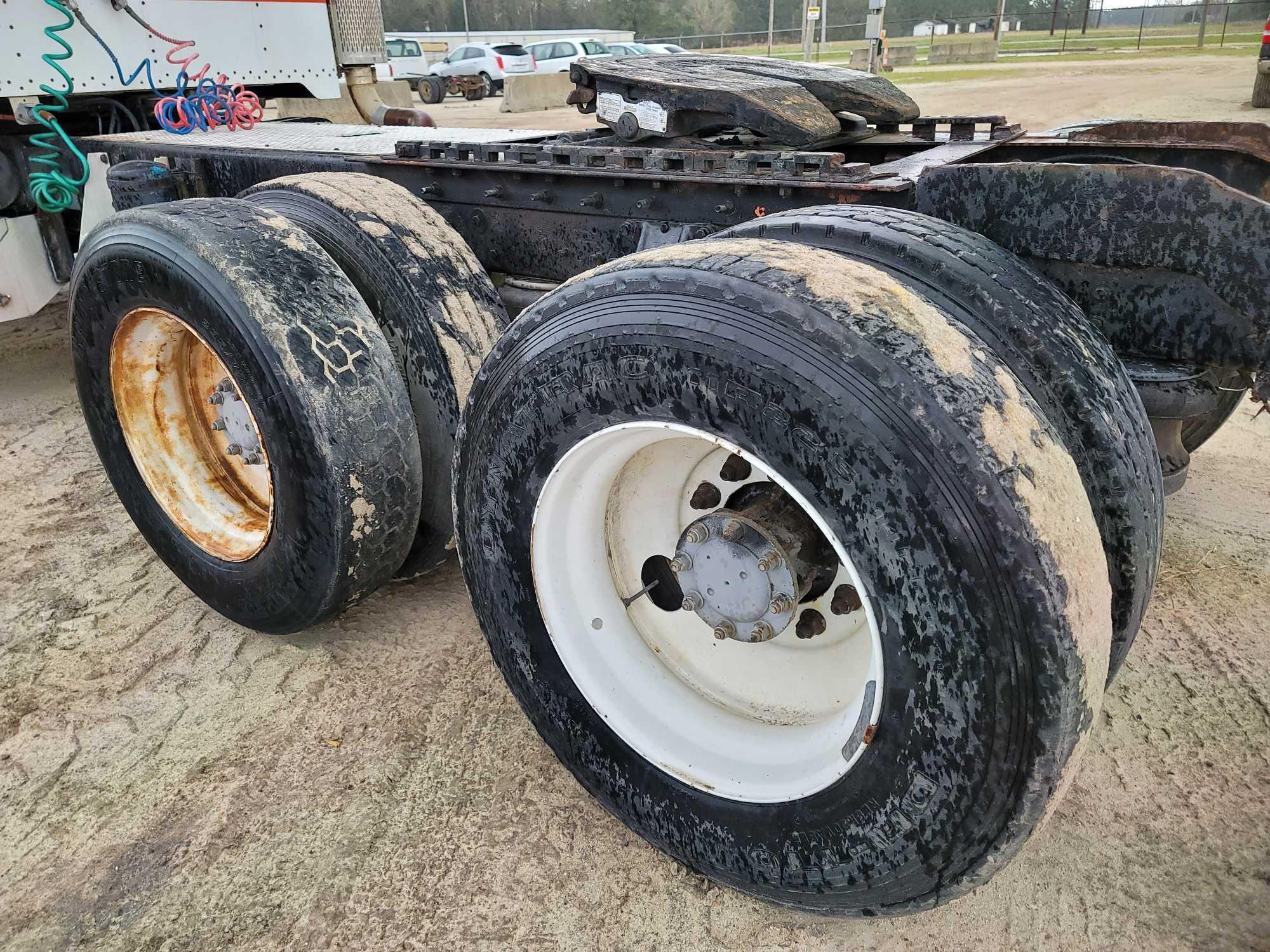 1994 PETERBILT 375 VIN:1XPBDE8X6R1350274 T/A Day Cab Road Tractor, wheel base 191'' CAT 3306, 10 spd