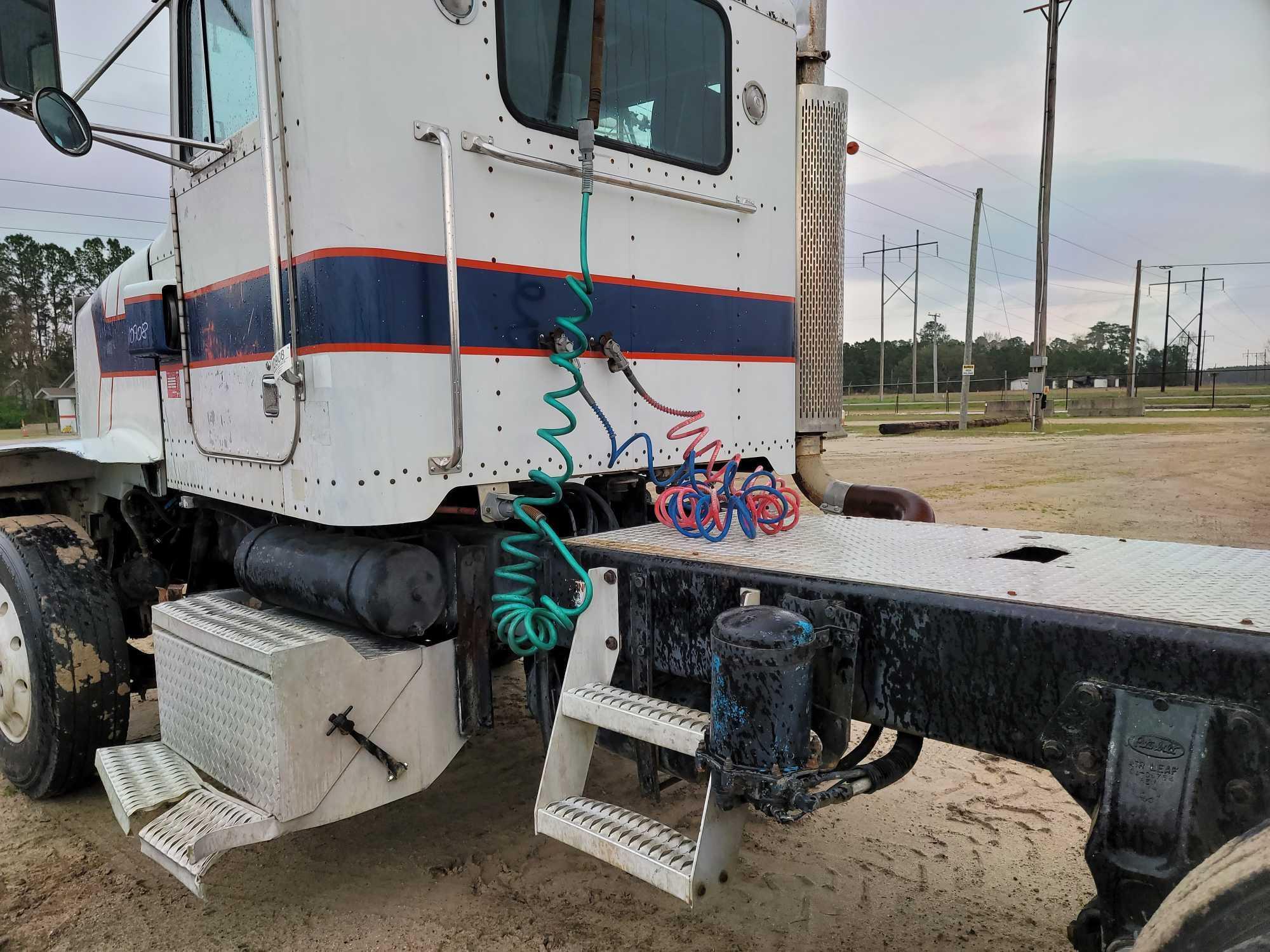 1994 PETERBILT 375 VIN:1XPBDE8X6R1350274 T/A Day Cab Road Tractor, wheel base 191'' CAT 3306, 10 spd