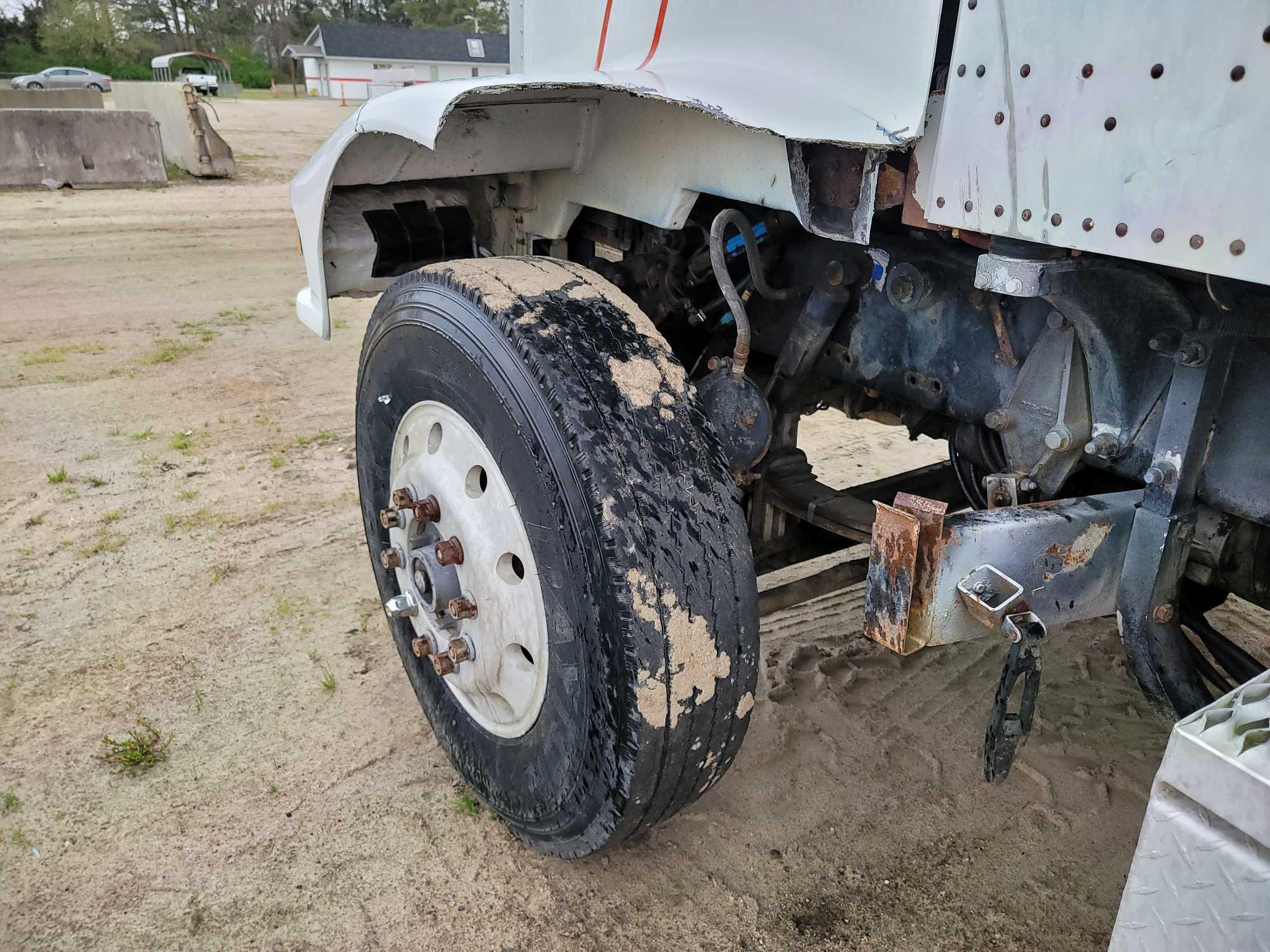 1994 PETERBILT 375 VIN:1XPBDE8X6R1350274 T/A Day Cab Road Tractor, wheel base 191'' CAT 3306, 10 spd