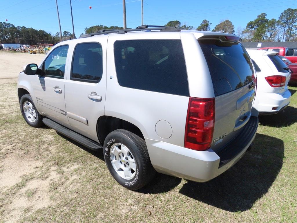 2007 GMC TAHOE LT Suv, 5.3L engine, A/T, leather interior, power windows, power locks, sunroof, 3rd