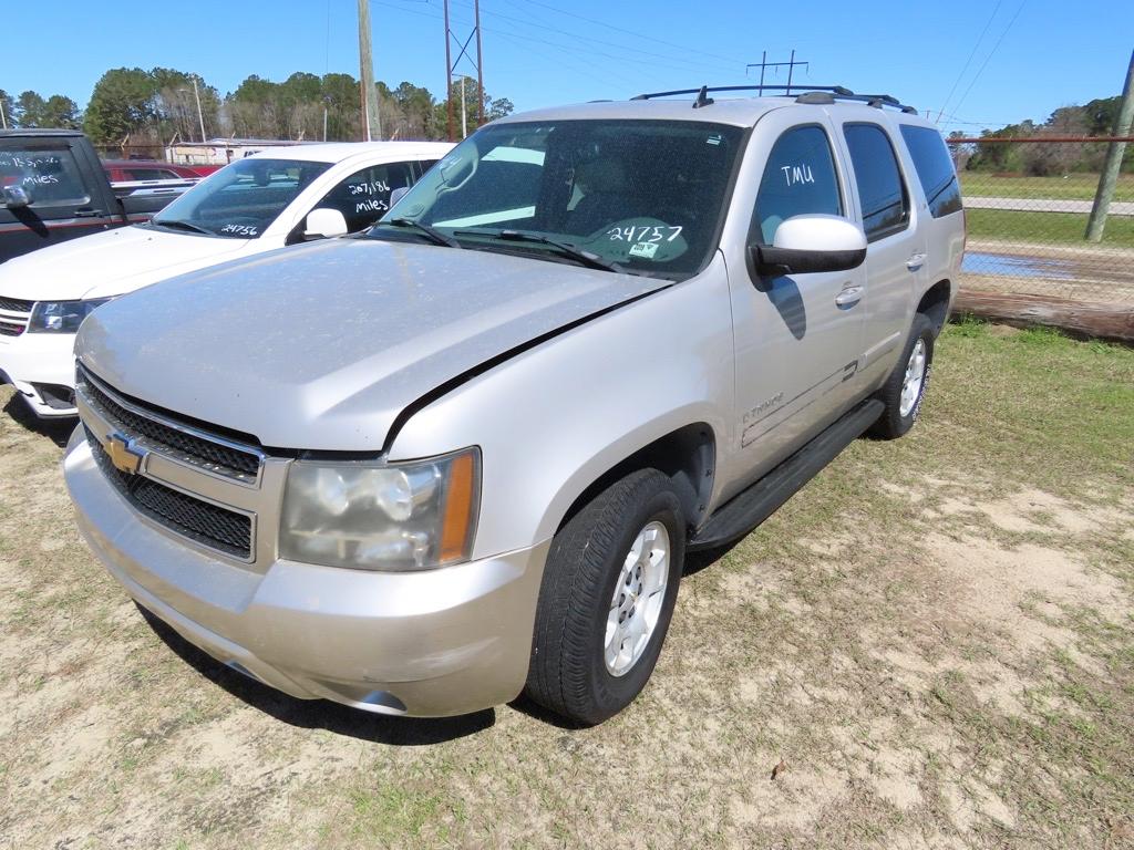 2007 GMC TAHOE LT Suv, 5.3L engine, A/T, leather interior, power windows, power locks, sunroof, 3rd