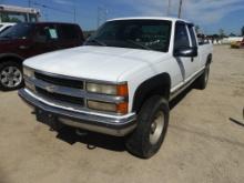 1998 CHEVROLET CHEYENNE 2500 Extended Cab Pickup, 4x4, 8ft bed, 350 gas engine, A/T, manual windows
