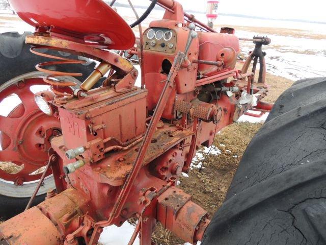 Farmall tractor for parts, wide front