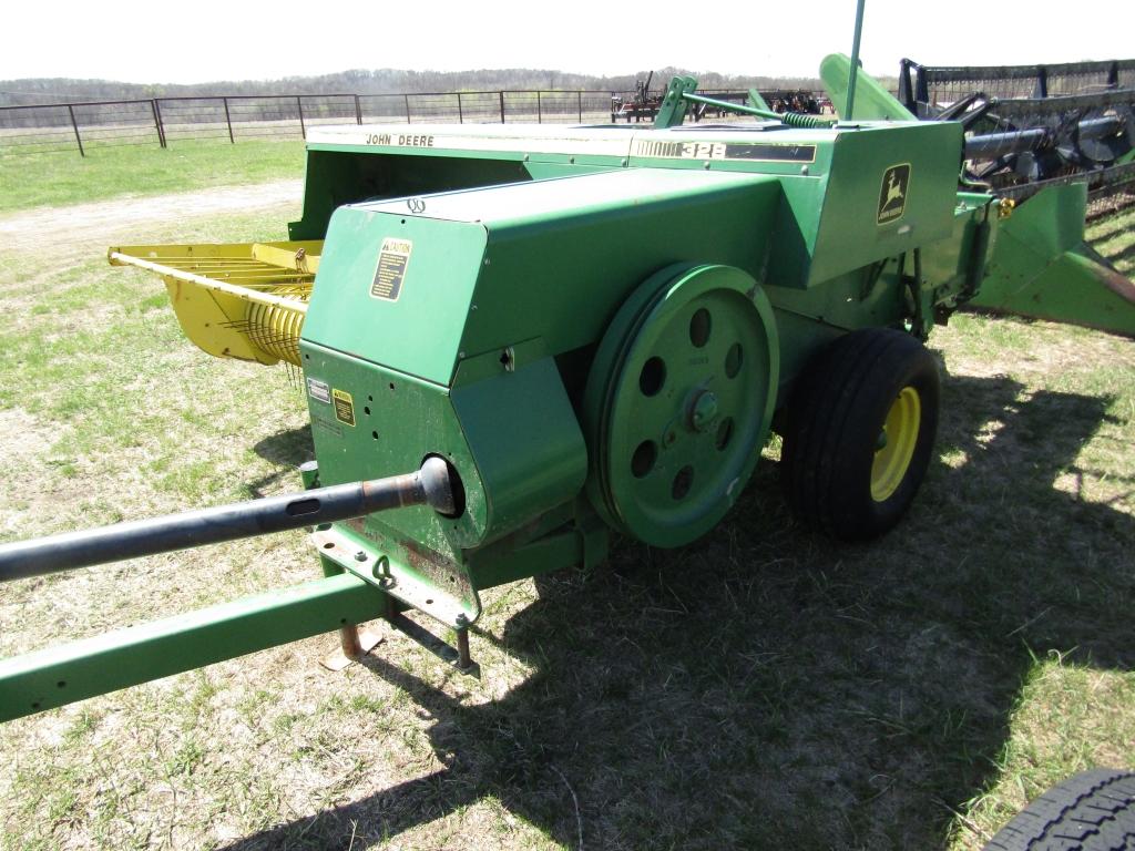 John Deere 328 Square Baler