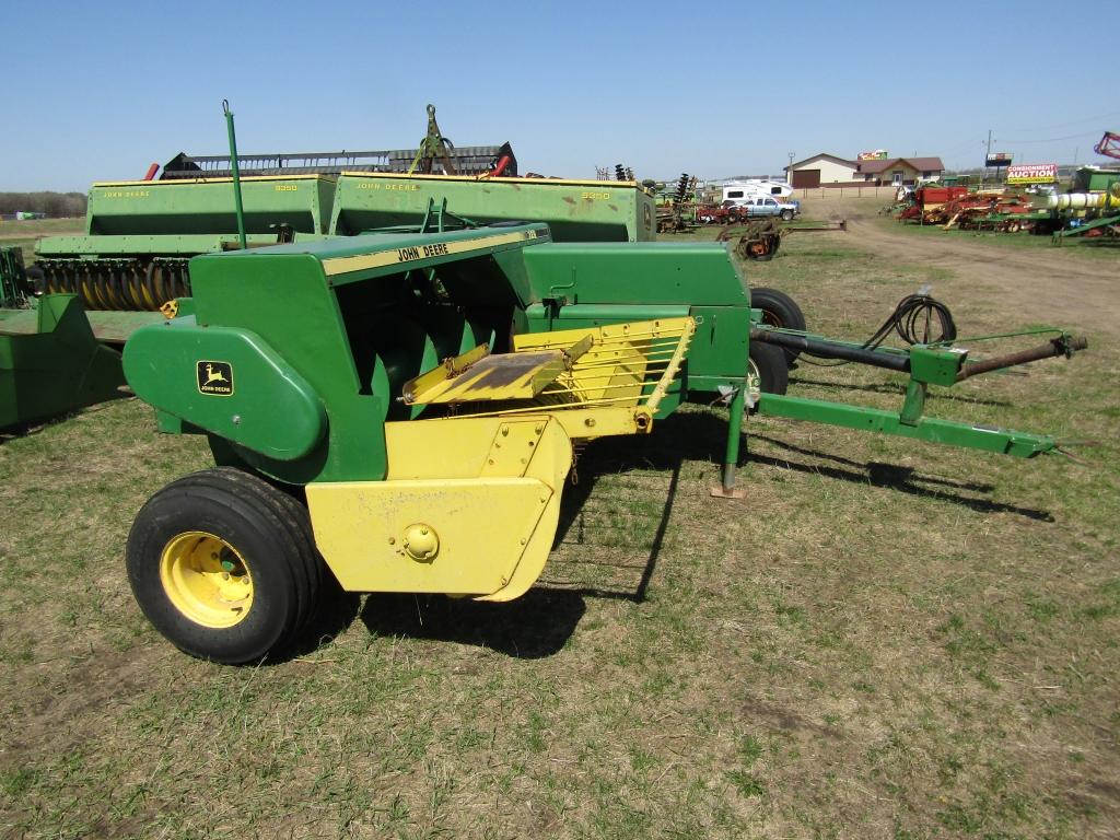 John Deere 328 Square Baler