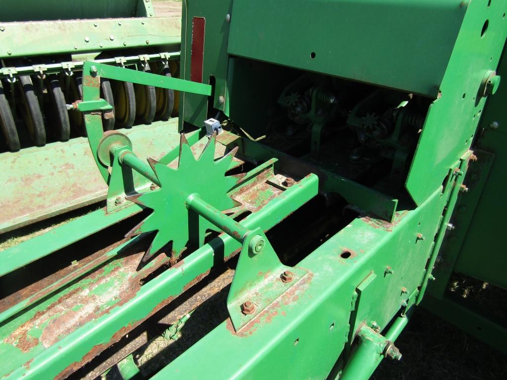 John Deere 328 Square Baler