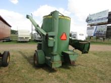 John Deere 700 Grinder Mixer