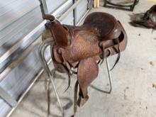Saddle with Aluminum Saddle Rack