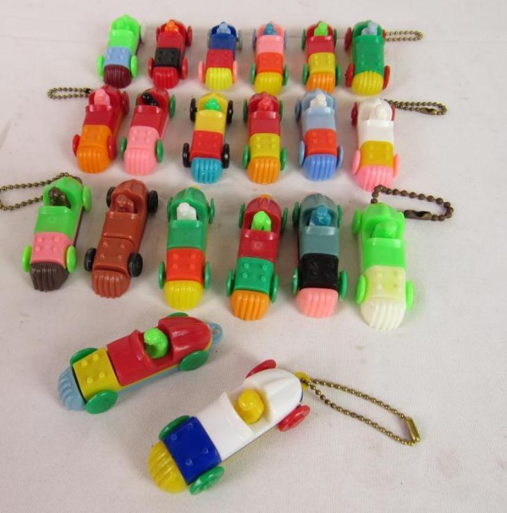 Lot (20) Vintage 1960's/70's Plastic Puzzle Key Chains- All Race Cars