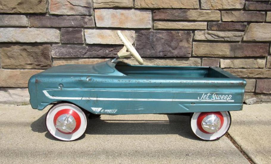 Excellent Vintage AMF "Jet Sweep" Pedal Car